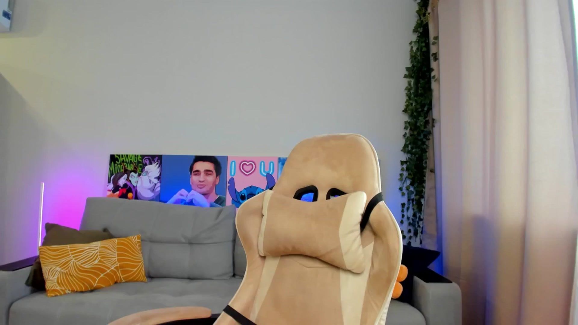 Gallery image thumbnail from Make_my_Luck's myfreecams stream on, 01/15/2025, 09:30 image 13 of 20