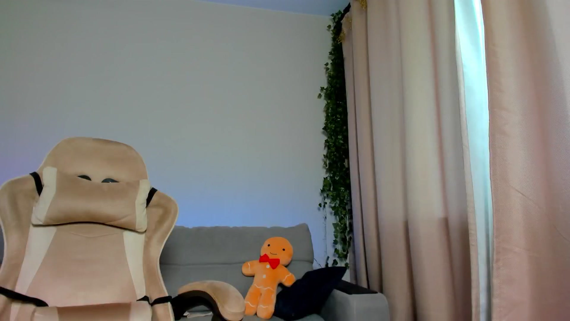 Gallery image thumbnail from Make_my_Luck's myfreecams stream on, 02/04/2025, 08:51 image 15 of 20