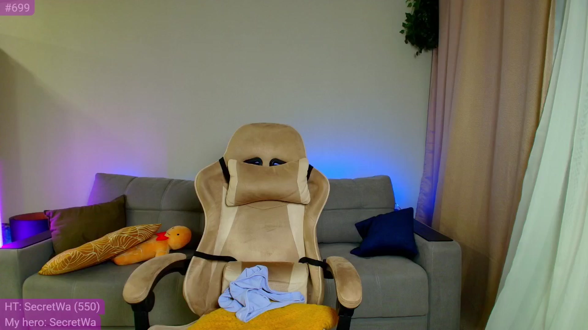 Gallery image thumbnail from Make_my_Luck's myfreecams stream on, 02/06/2025, 18:47 image 12 of 20