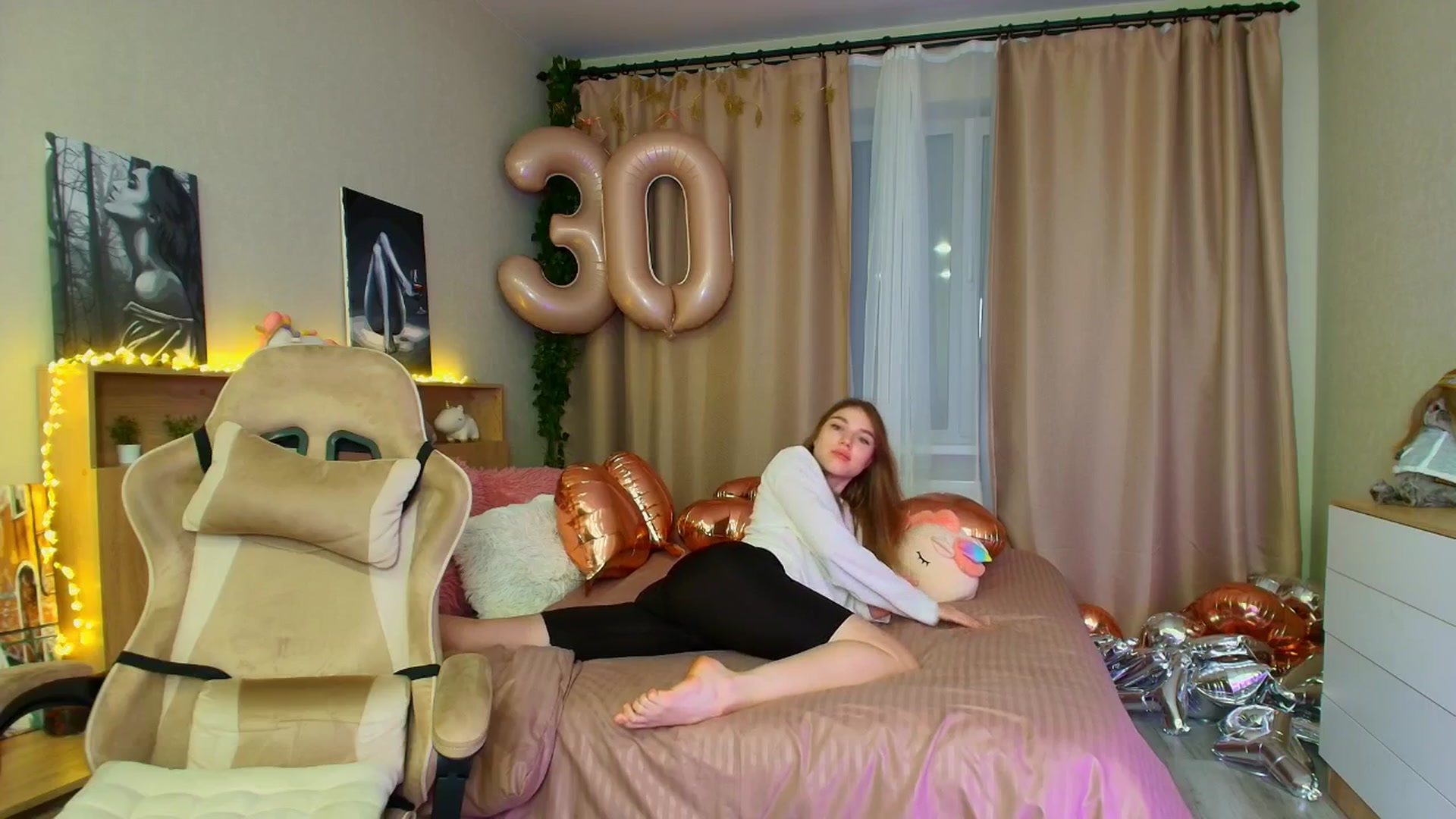Gallery image thumbnail from Make_my_Luck's myfreecams stream on, 03/16/2025, 17:05 image 10 of 20