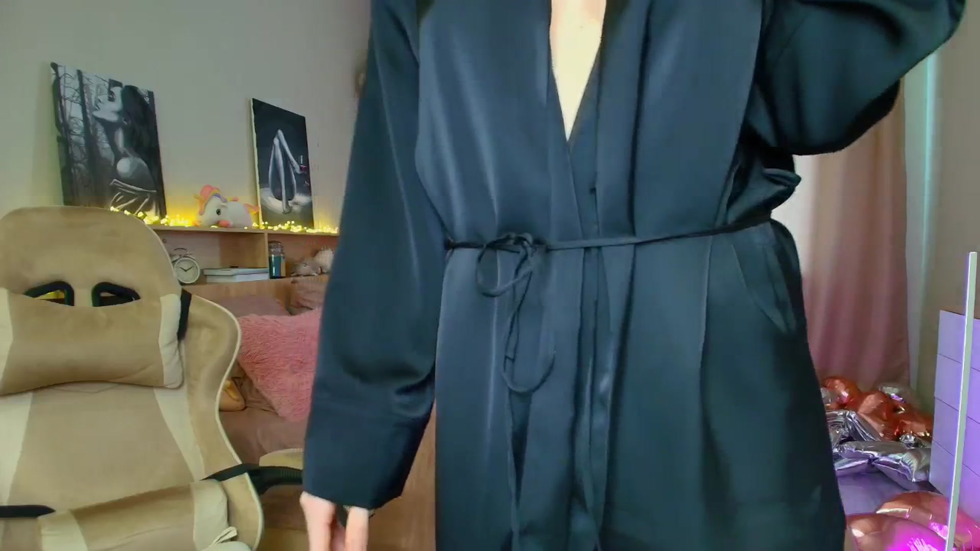 Gallery image thumbnail from Make_my_Luck's myfreecams stream on, 03/22/2025, 11:01 image 5 of 20