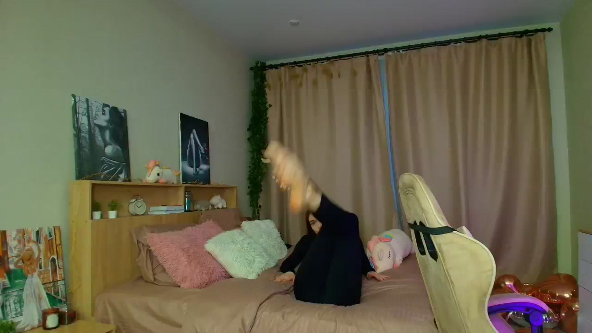 Gallery image thumbnail from Make_my_Luck's myfreecams stream on, 04/07/2025, 16:07 image 8 of 20