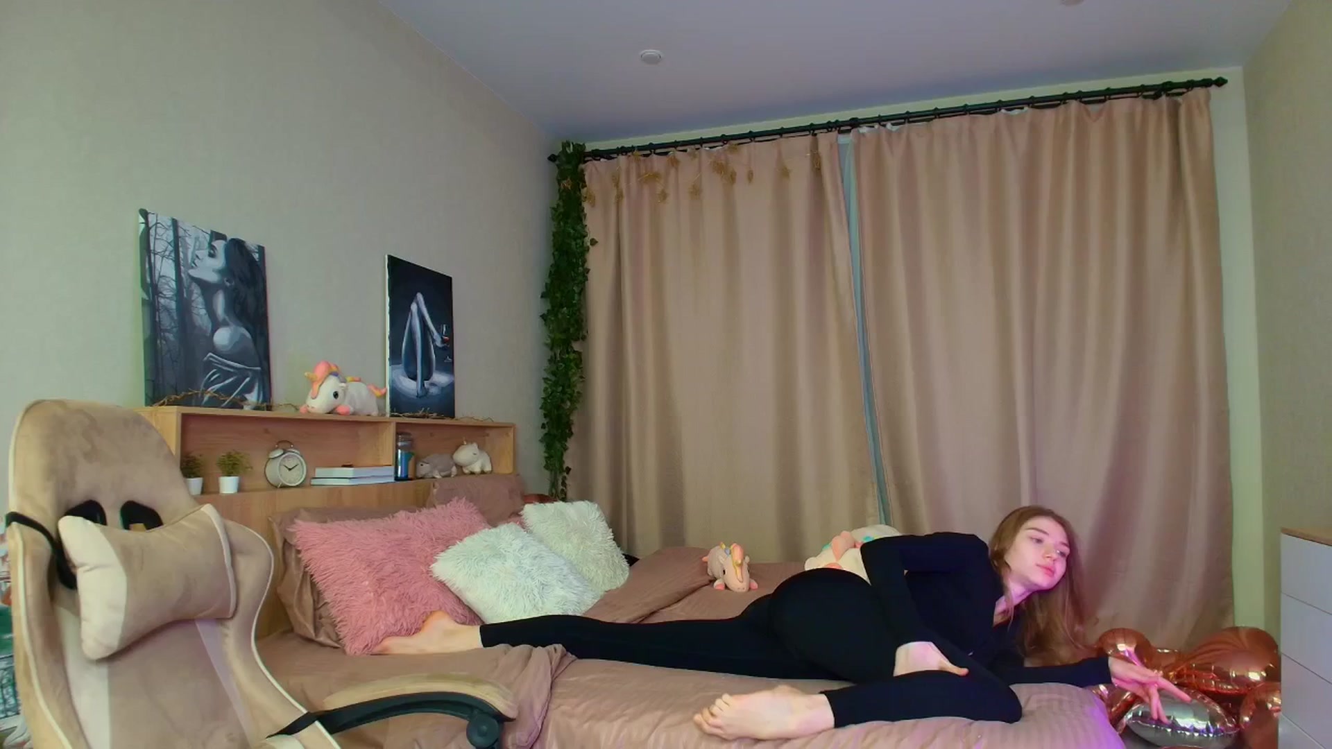 Gallery image thumbnail from Make_my_Luck's myfreecams stream on, 04/07/2025, 16:25 image 5 of 20