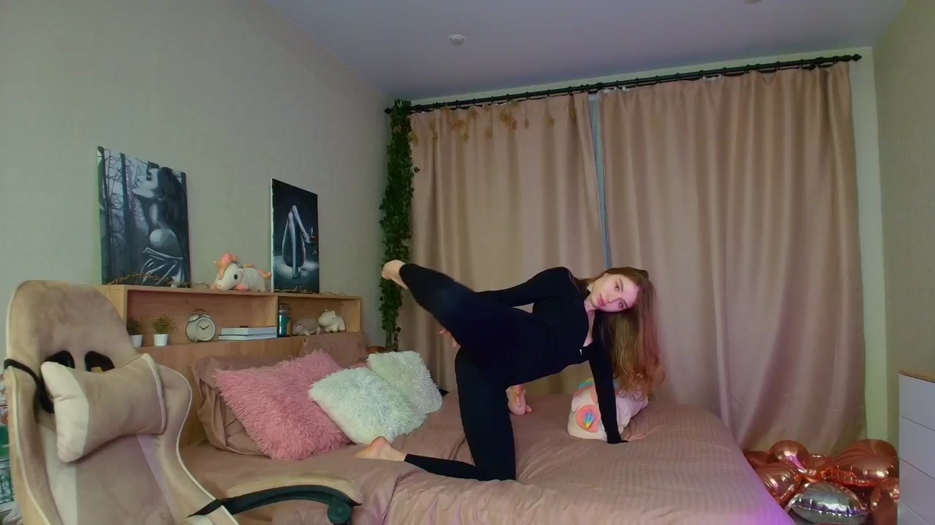 Gallery image thumbnail from Make_my_Luck's myfreecams stream on, 04/07/2025, 16:25 image 4 of 20