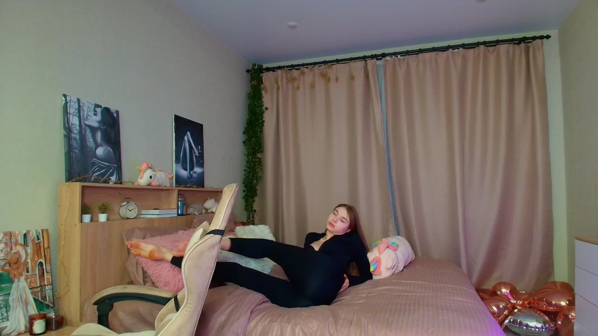 Gallery image thumbnail from Make_my_Luck's myfreecams stream on, 04/07/2025, 16:25 image 20 of 20