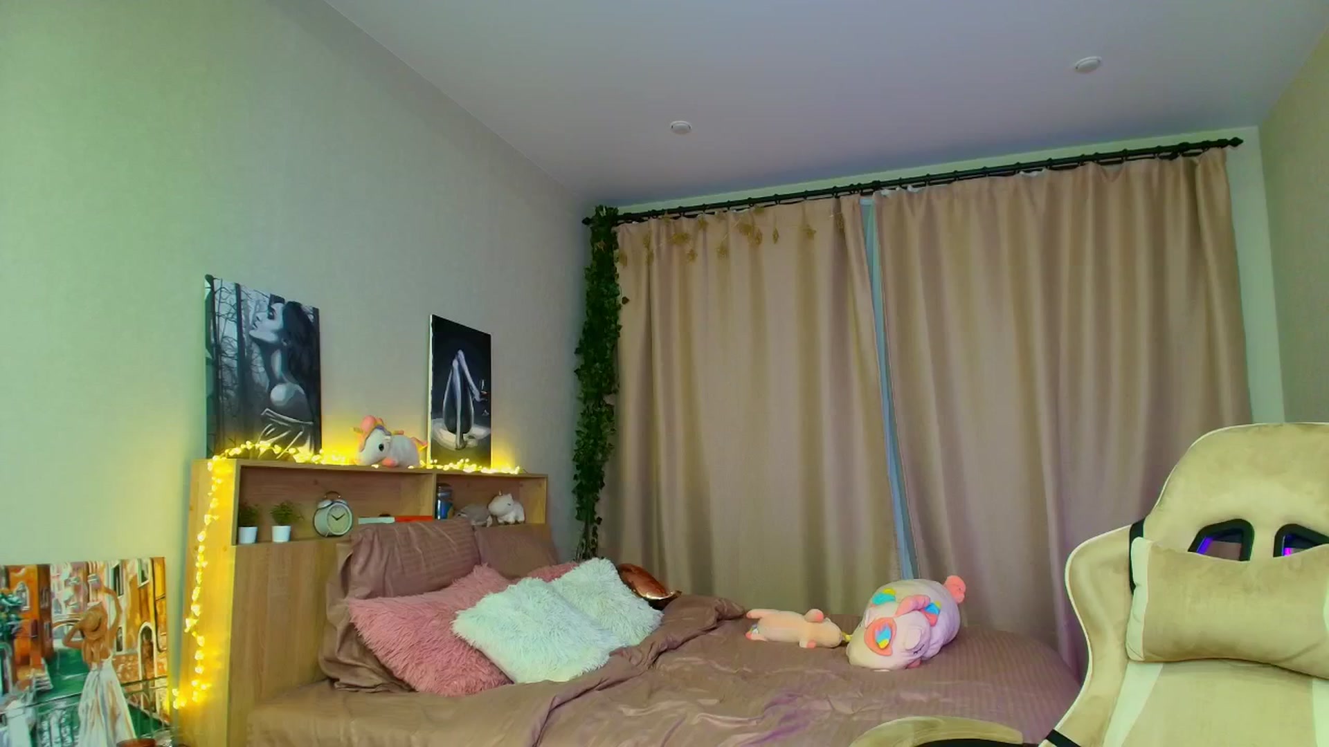 Gallery image thumbnail from Make_my_Luck's myfreecams stream on, 04/09/2025, 17:57 image 8 of 20