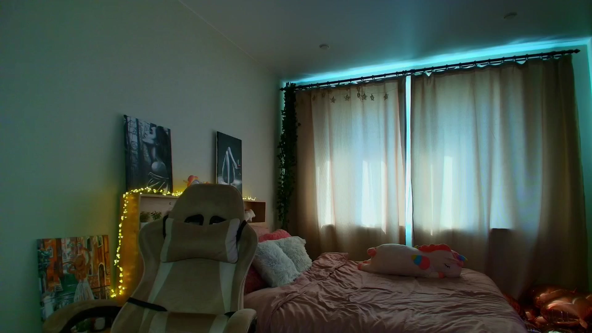 Gallery image thumbnail from Make_my_Luck's myfreecams stream on, 04/15/2025, 08:33 image 9 of 20