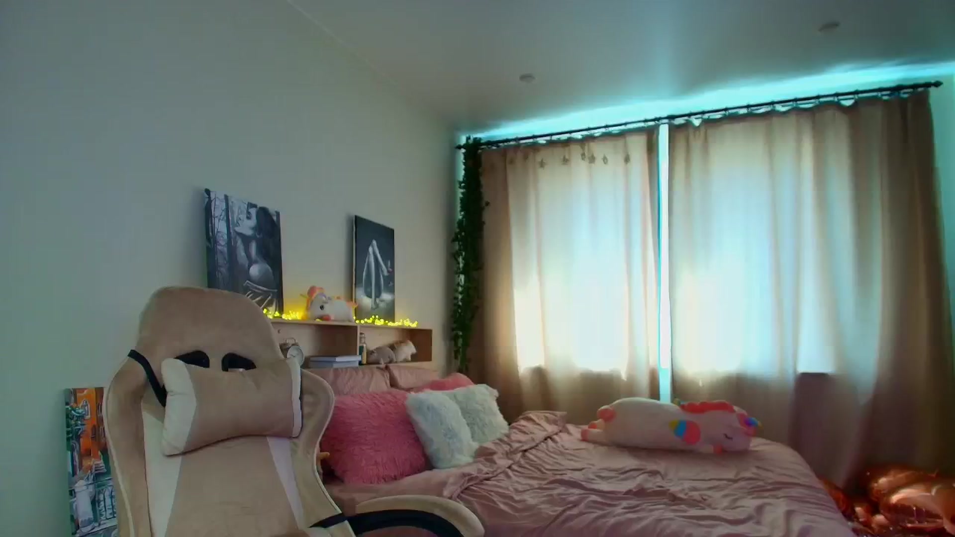 Gallery image thumbnail from Make_my_Luck's myfreecams stream on, 04/15/2025, 08:33 image 16 of 20