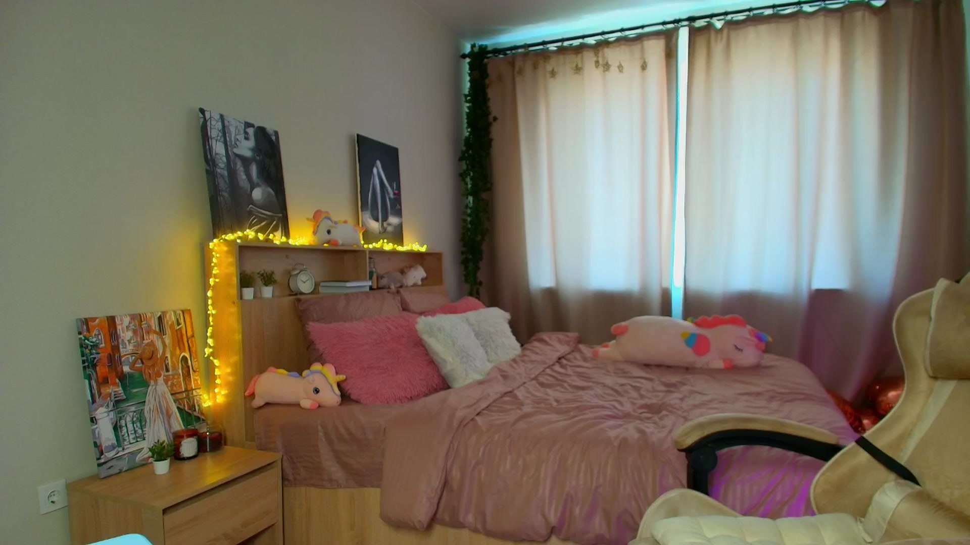 Gallery image thumbnail from Make_my_Luck's myfreecams stream on, 04/15/2025, 09:42 image 19 of 20