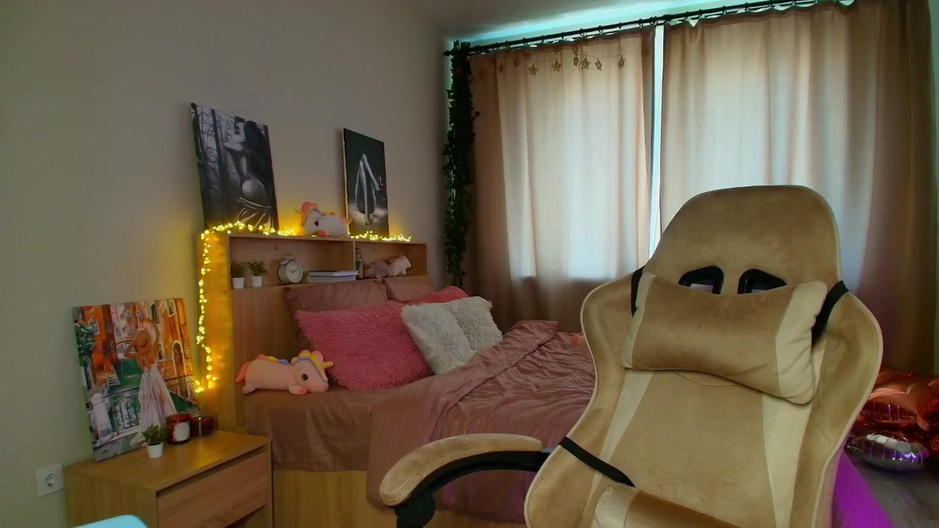 Gallery image thumbnail from Make_my_Luck's myfreecams stream on, 04/15/2025, 09:42 image 9 of 20