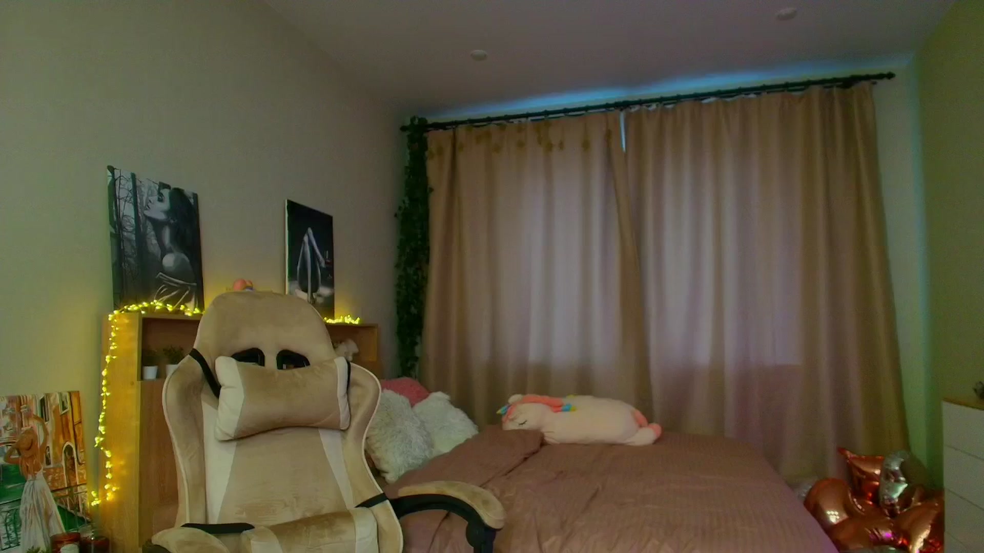 Gallery image thumbnail from Make_my_Luck's myfreecams stream on, 04/27/2025, 15:26 image 14 of 20
