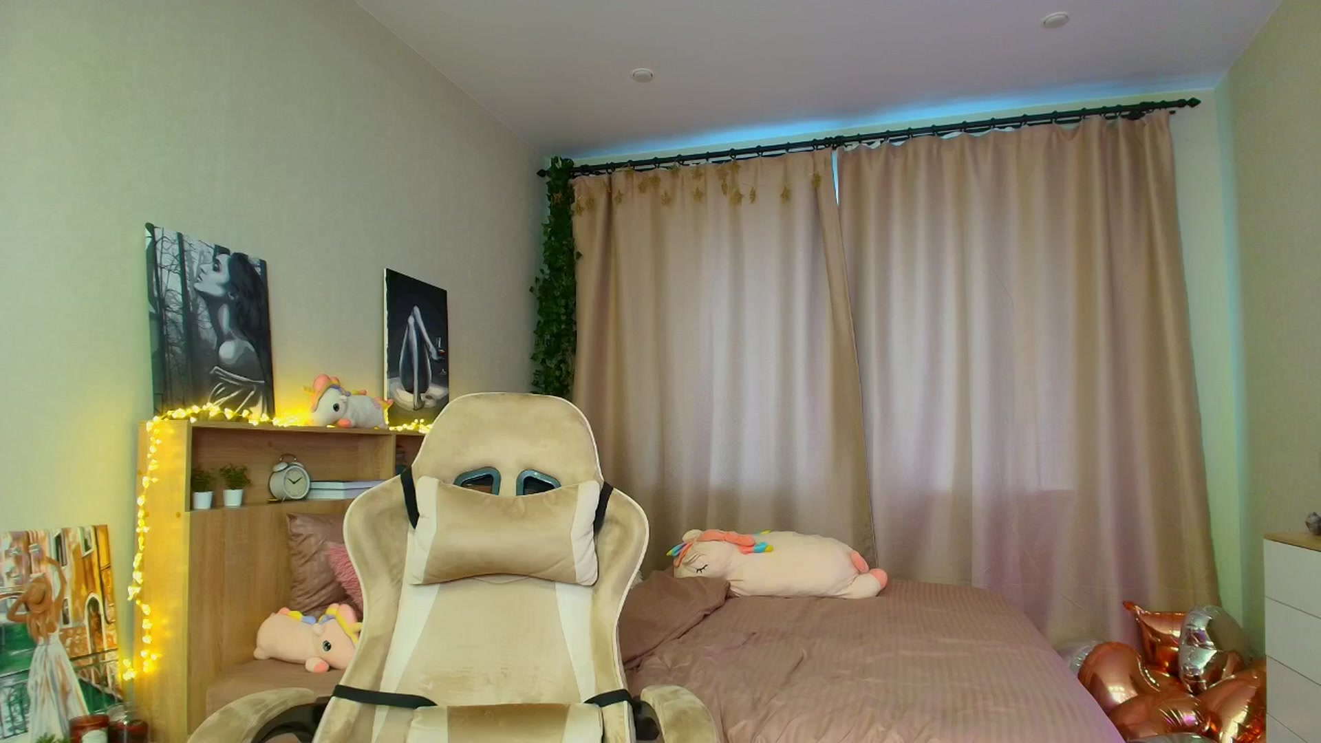 Gallery image thumbnail from Make_my_Luck's myfreecams stream on, 04/27/2025, 15:26 image 19 of 20