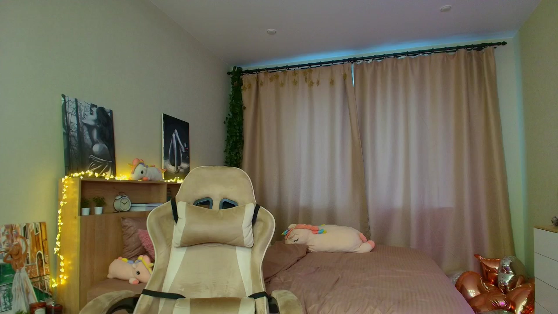Gallery image thumbnail from Make_my_Luck's myfreecams stream on, 04/27/2025, 15:26 image 18 of 20