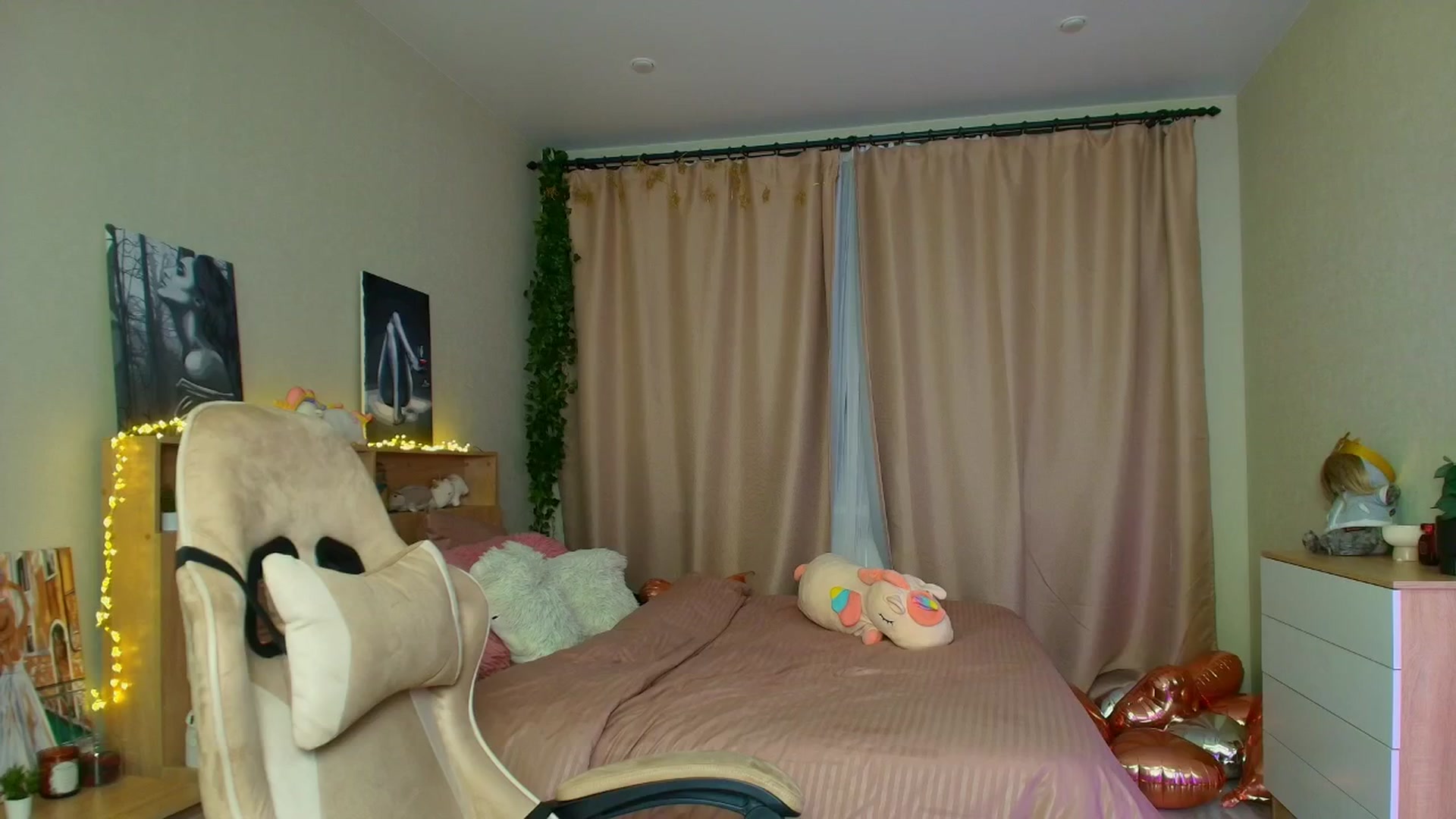 Gallery image thumbnail from Make_my_Luck's myfreecams stream on, 05/08/2025, 17:33 image 19 of 20