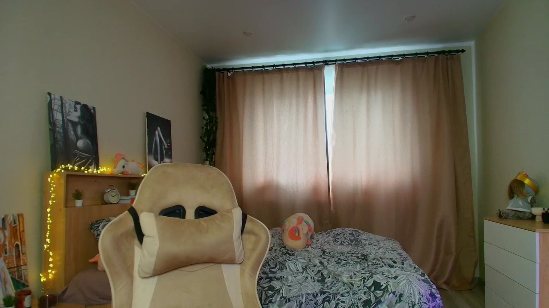 Gallery image thumbnail from Make_my_Luck's myfreecams stream on, 05/14/2025, 08:51 image 13 of 20