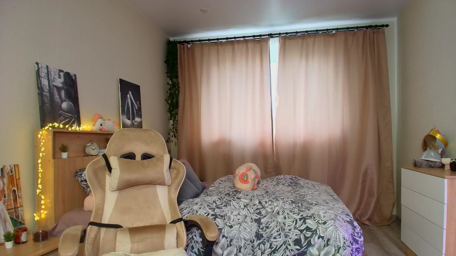Gallery image thumbnail from Make_my_Luck's myfreecams stream on, 05/14/2025, 08:51 image 7 of 20