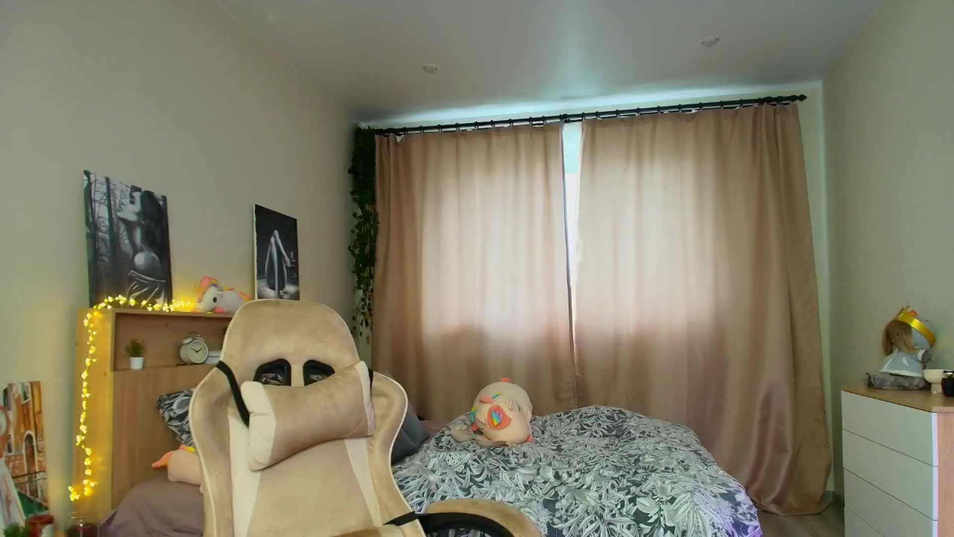 Gallery image thumbnail from Make_my_Luck's myfreecams stream on, 05/14/2025, 10:21 image 11 of 20