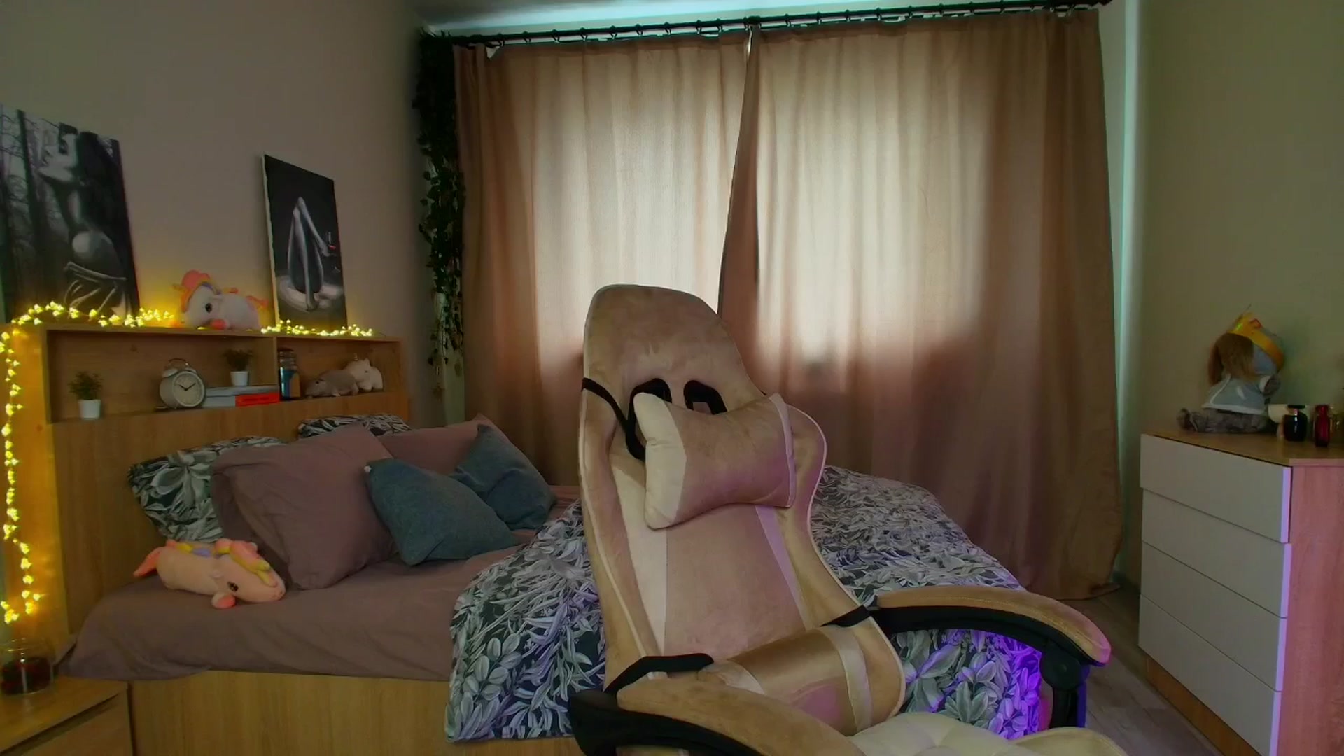 Gallery image thumbnail from Make_my_Luck's myfreecams stream on, 05/19/2025, 10:04 image 11 of 20