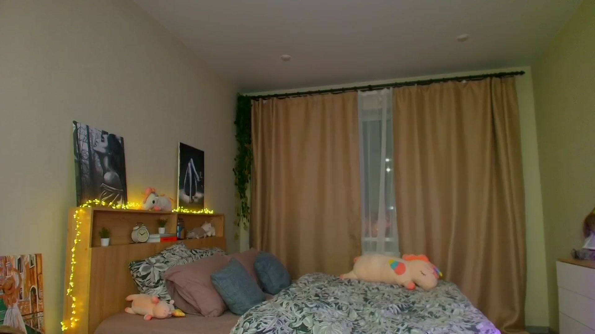 Gallery image thumbnail from Make_my_Luck's myfreecams stream on, 05/27/2025, 21:31 image 2 of 20