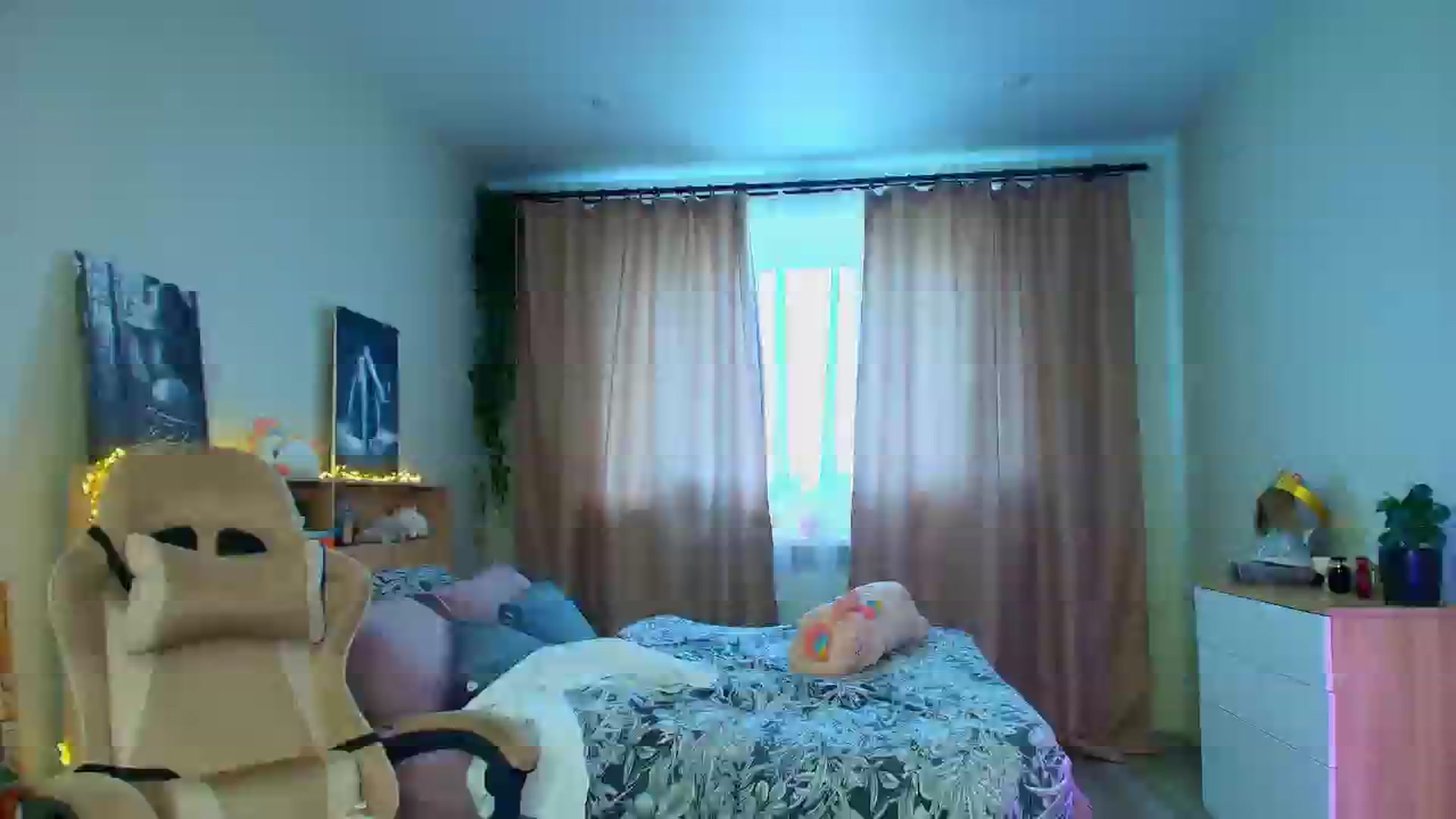 Gallery image thumbnail from Make_my_Luck's myfreecams stream on, 06/09/2025, 10:39 image 13 of 20