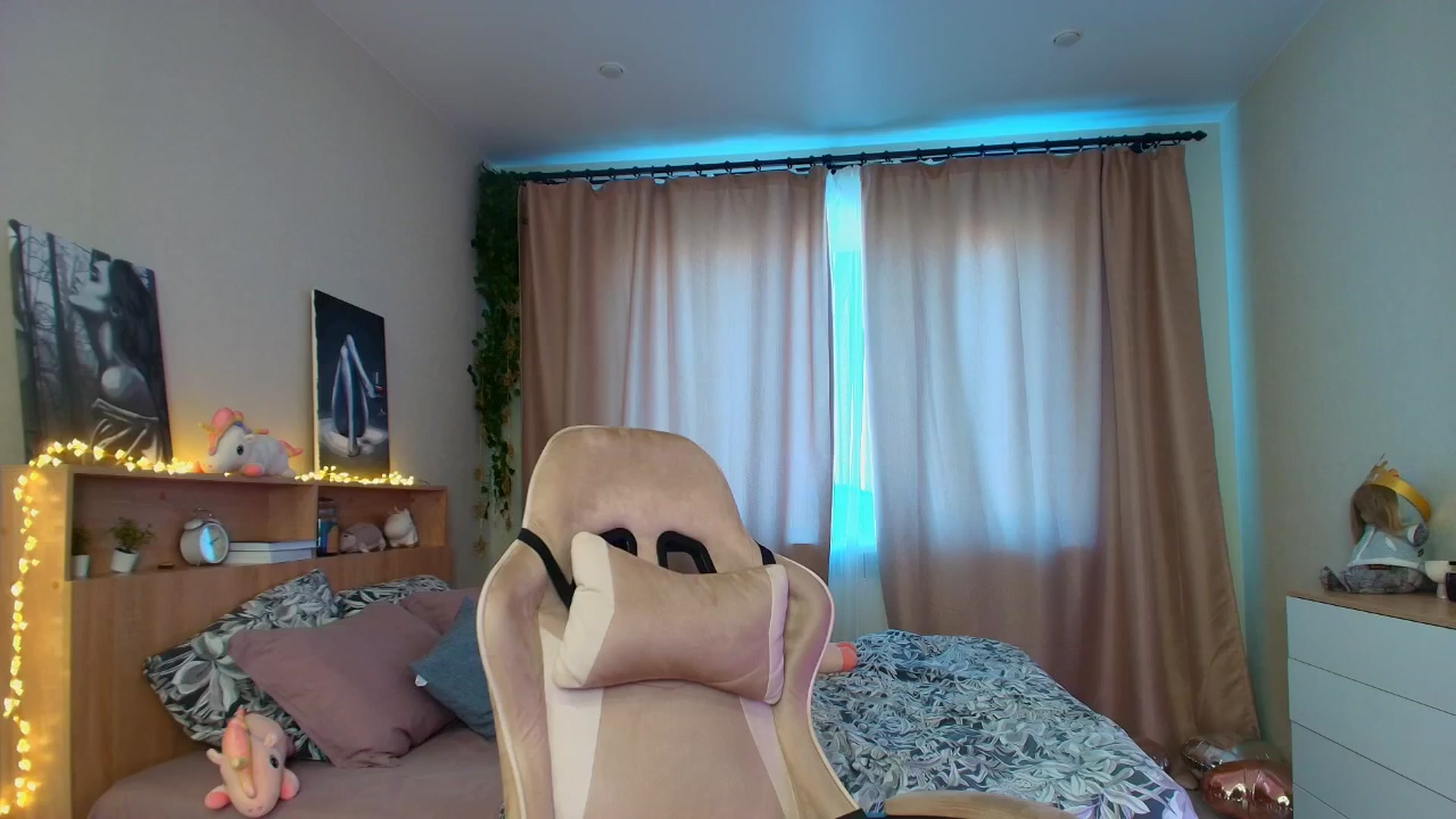 Gallery image thumbnail from Make_my_Luck's myfreecams stream on, 07/04/2025, 16:52 image 10 of 20