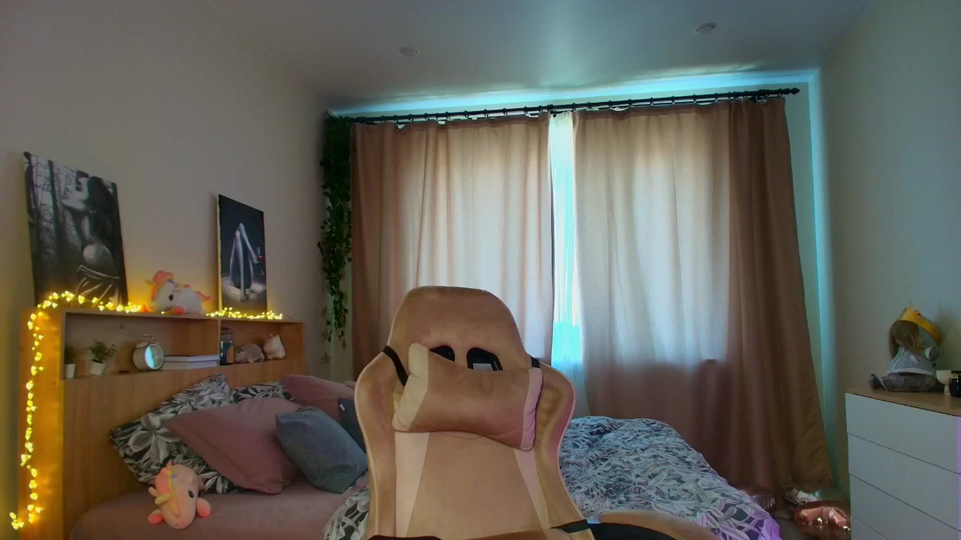 Gallery image thumbnail from Make_my_Luck's myfreecams stream on, 07/10/2025, 10:37 image 8 of 20