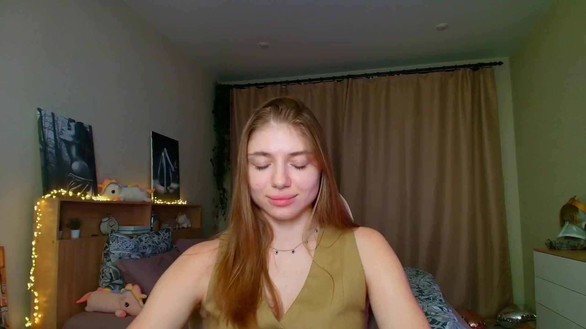 Gallery image thumbnail from Make_my_Luck's myfreecams stream on, 07/21/2025, 20:10 image 16 of 20