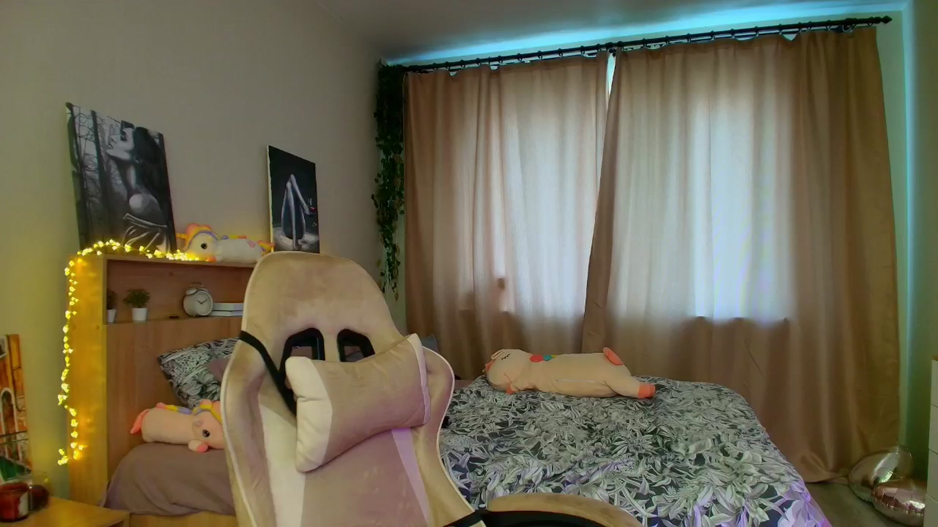 Gallery image thumbnail from Make_my_Luck's myfreecams stream on, 08/03/2025, 13:39 image 12 of 20