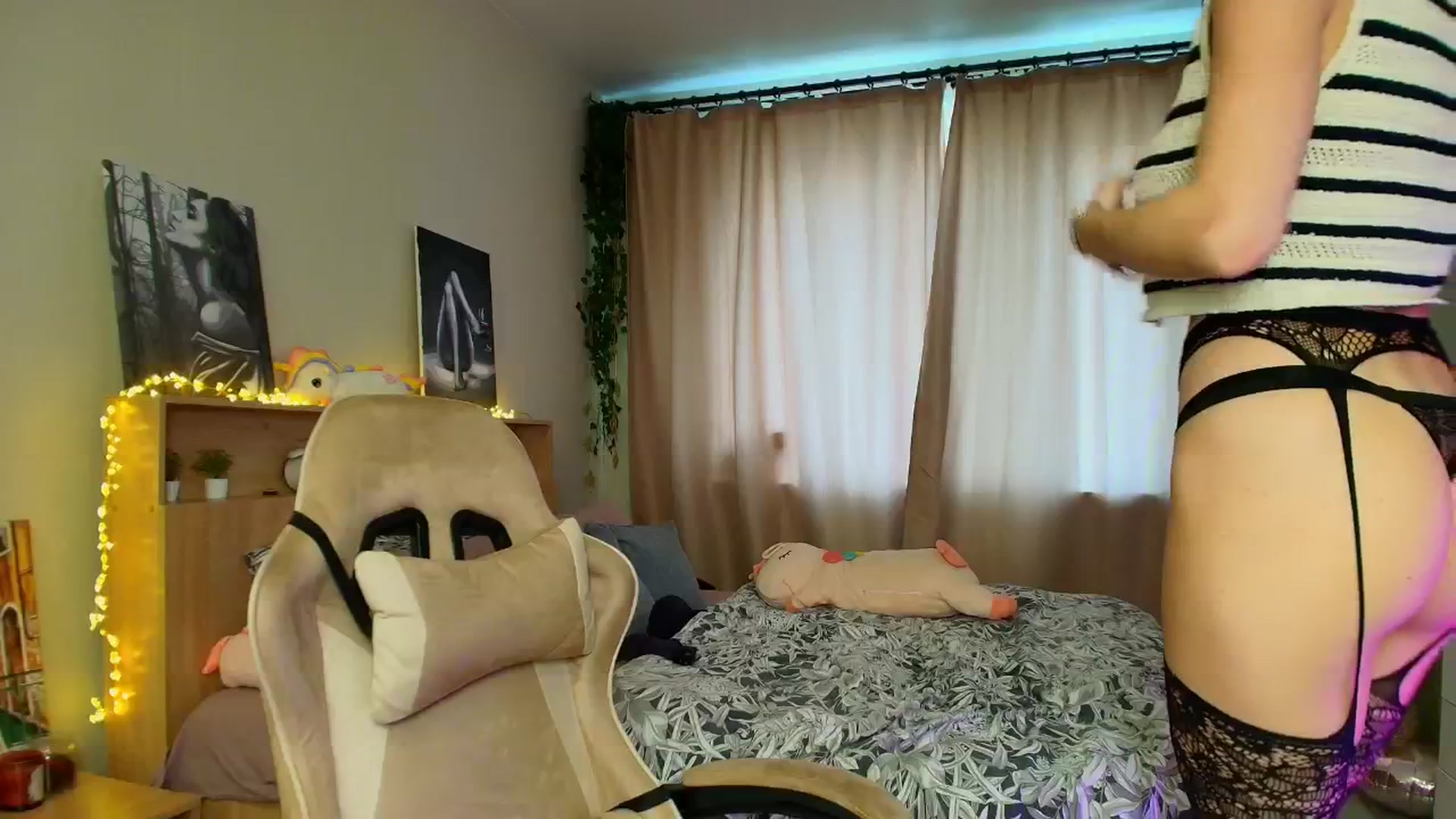 Gallery image thumbnail from Make_my_Luck's myfreecams stream on, 08/03/2025, 13:39 image 13 of 20