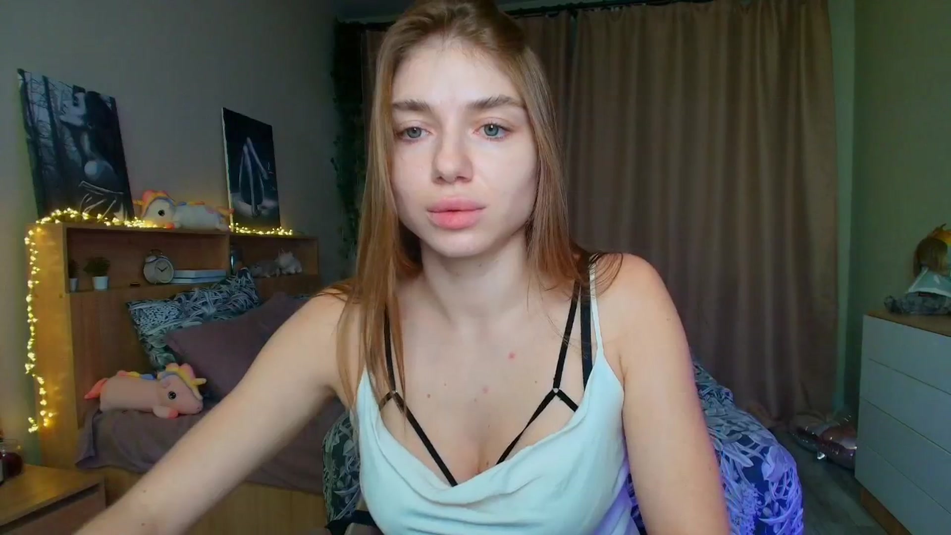 Gallery image thumbnail from Make_my_Luck's myfreecams stream on, 08/06/2025, 17:58 image 10 of 20