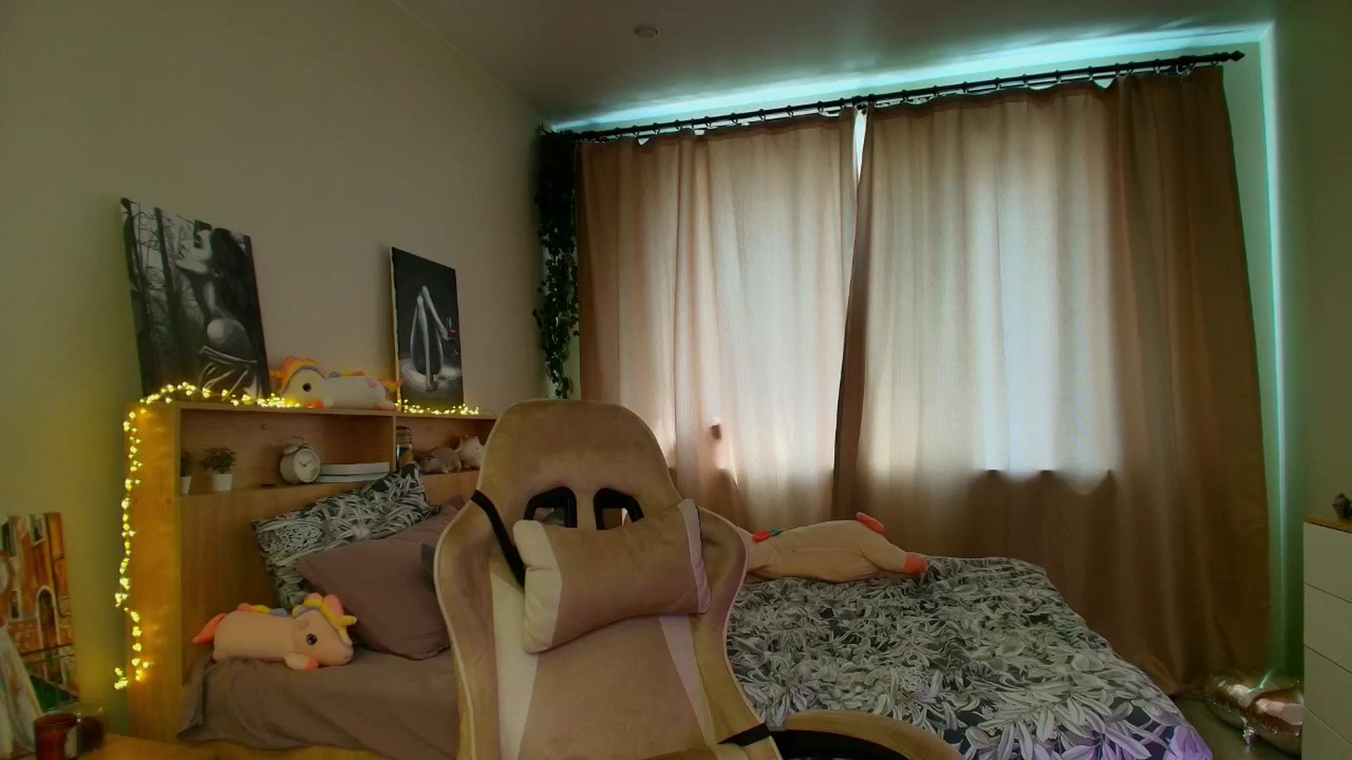 Gallery image thumbnail from Make_my_Luck's myfreecams stream on, 08/07/2025, 09:05 image 18 of 20