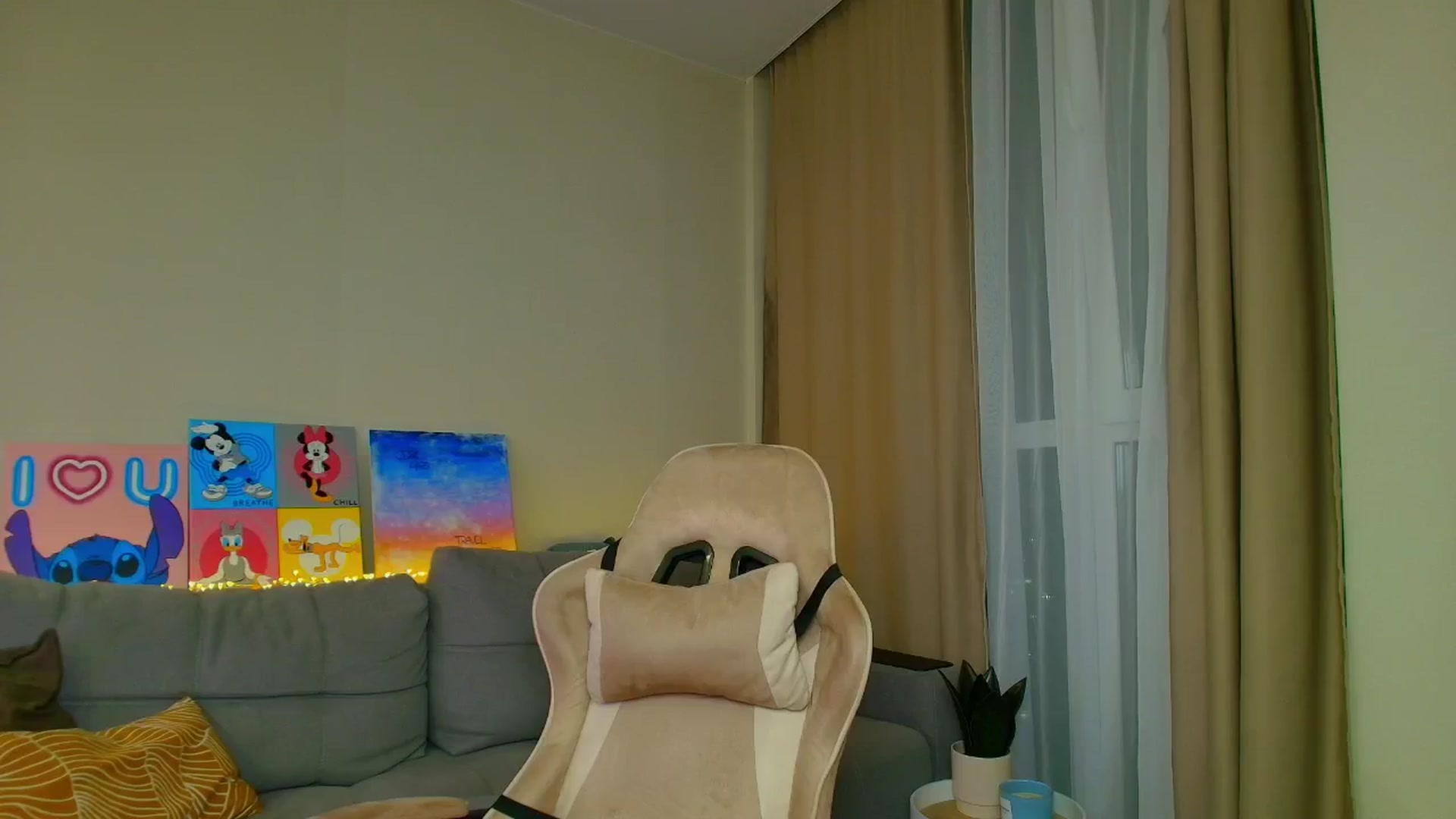 Gallery image thumbnail from Make_my_Luck's myfreecams stream on, 08/31/2025, 17:11 image 15 of 20
