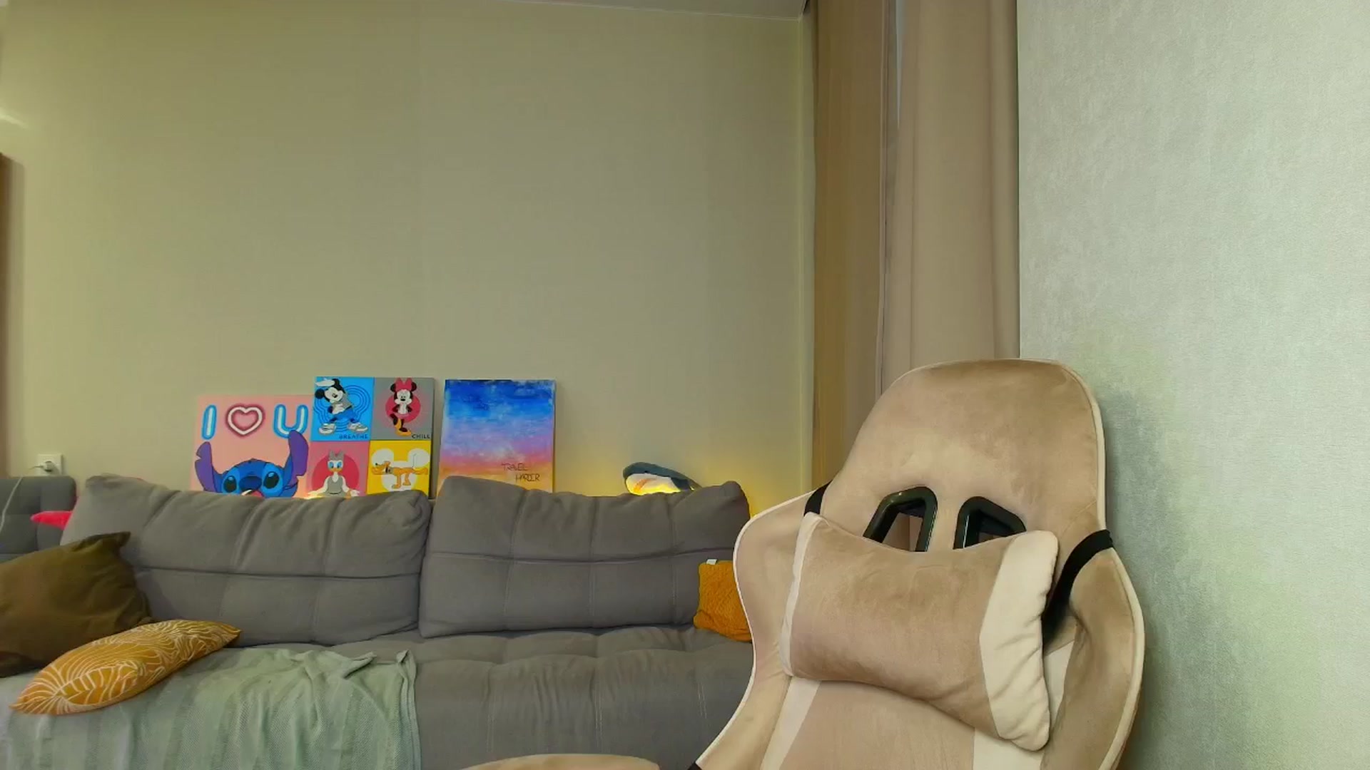 Gallery image thumbnail from Make_my_Luck's myfreecams stream on, 10/08/2025, 15:23 image 2 of 20