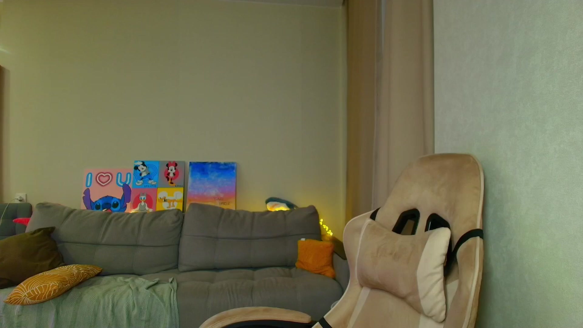 Gallery image thumbnail from Make_my_Luck's myfreecams stream on, 10/08/2025, 15:23 image 9 of 20