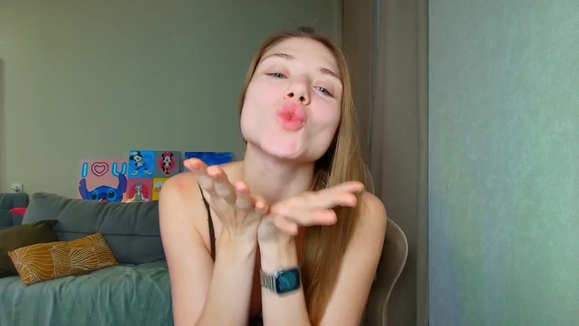 Gallery image thumbnail from Make_my_Luck's myfreecams stream on, 10/08/2025, 17:25 image 15 of 20