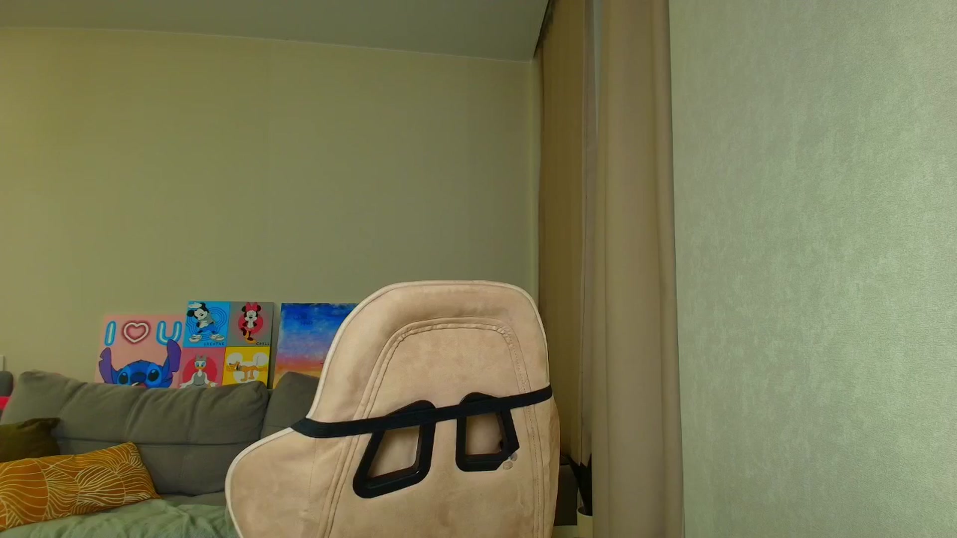 Gallery image thumbnail from Make_my_Luck's myfreecams stream on, 10/08/2025, 17:54 image 18 of 20