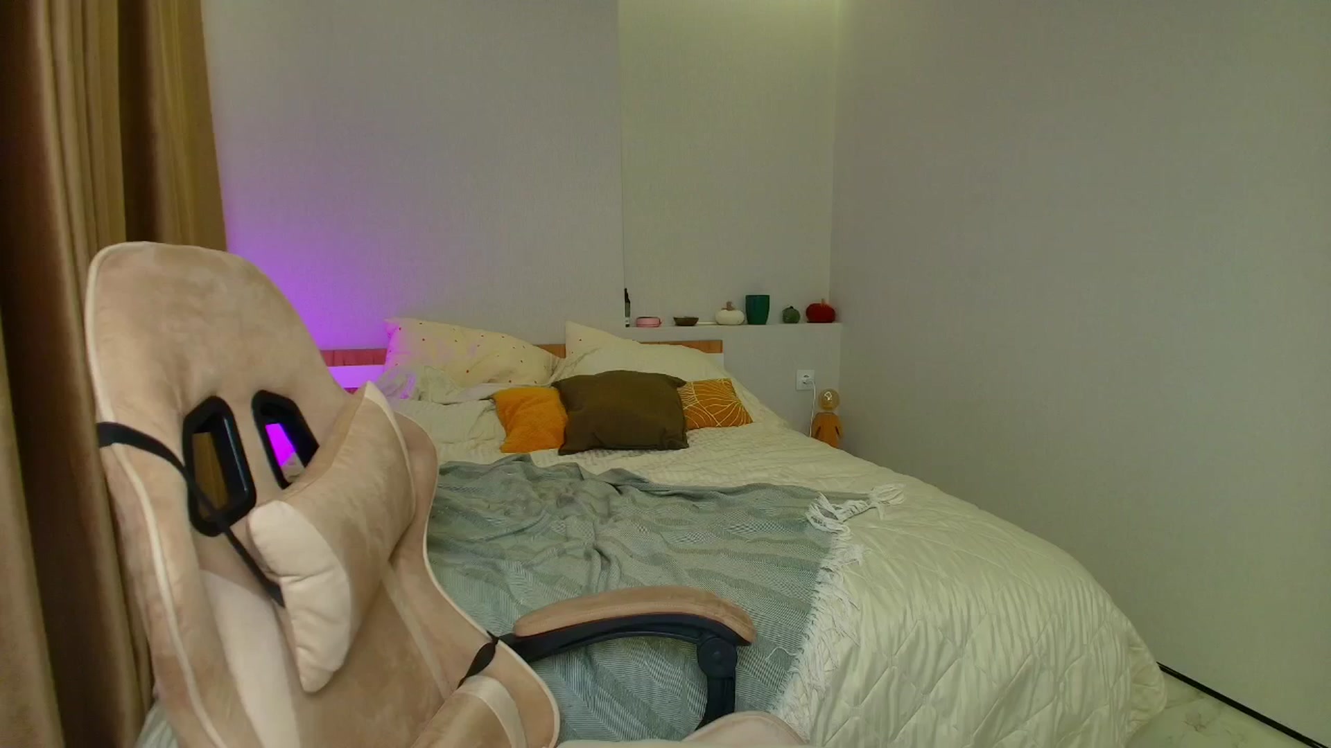 Gallery image thumbnail from Make_my_Luck's myfreecams stream on, 11/12/2025, 18:58 image 16 of 20
