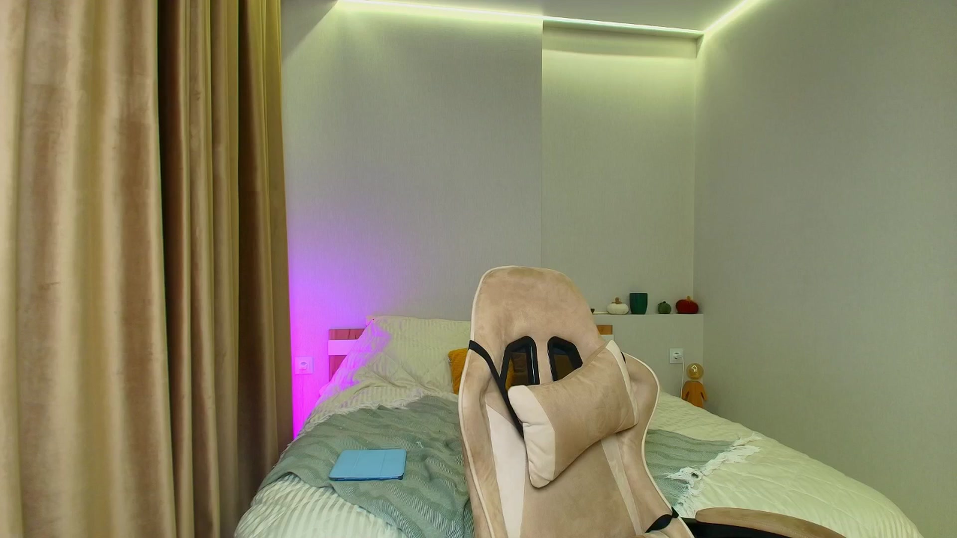 Gallery image thumbnail from Make_my_Luck's myfreecams stream on, 11/12/2025, 18:58 image 7 of 20