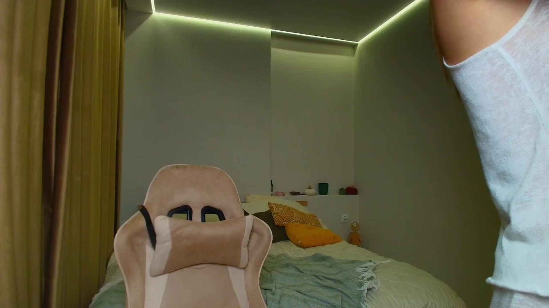 Gallery image thumbnail from Make_my_Luck's myfreecams stream on, 11/19/2025, 18:59 image 12 of 20