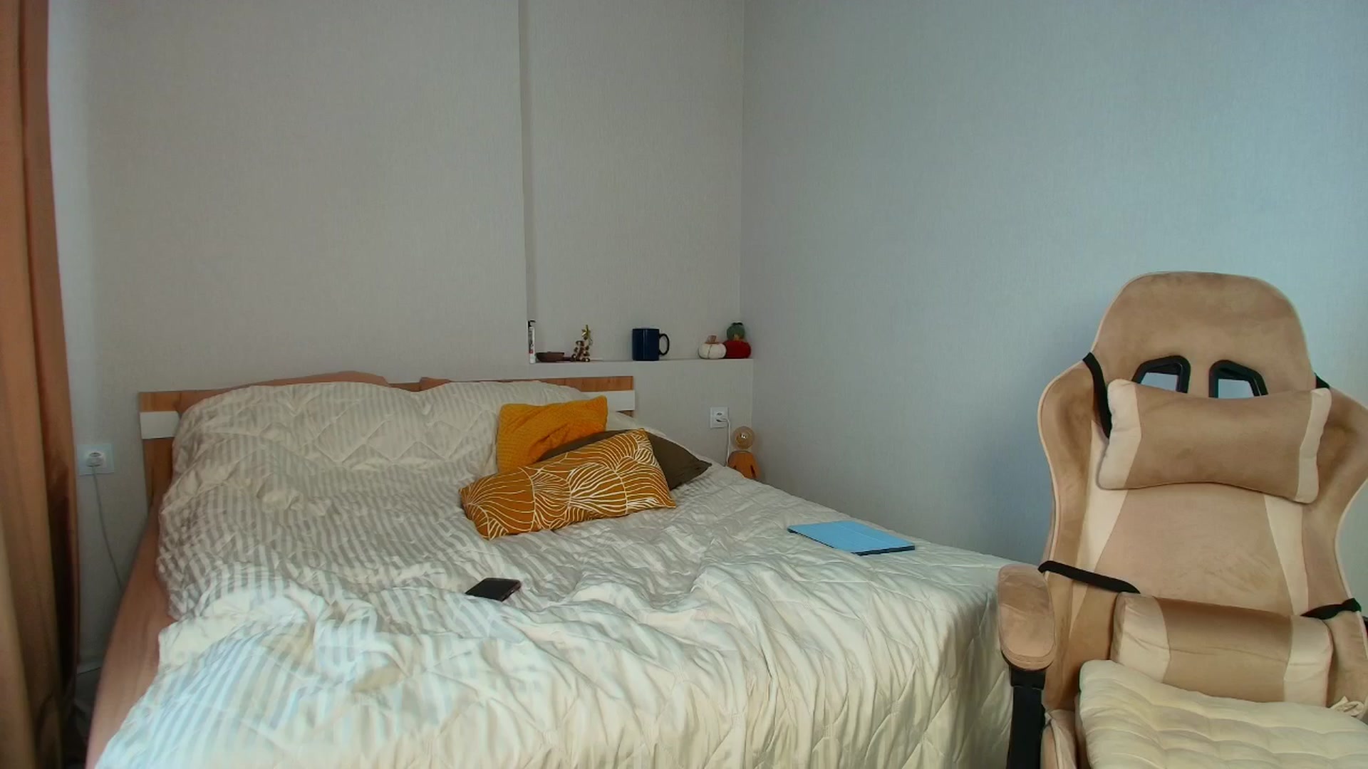 Gallery image thumbnail from Make_my_Luck's myfreecams stream on, 01/14/2026, 10:32 image 14 of 20