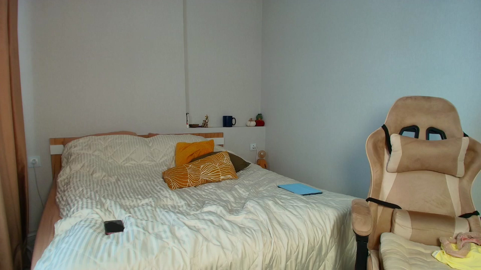 Gallery image thumbnail from Make_my_Luck's myfreecams stream on, 01/14/2026, 10:32 image 17 of 20
