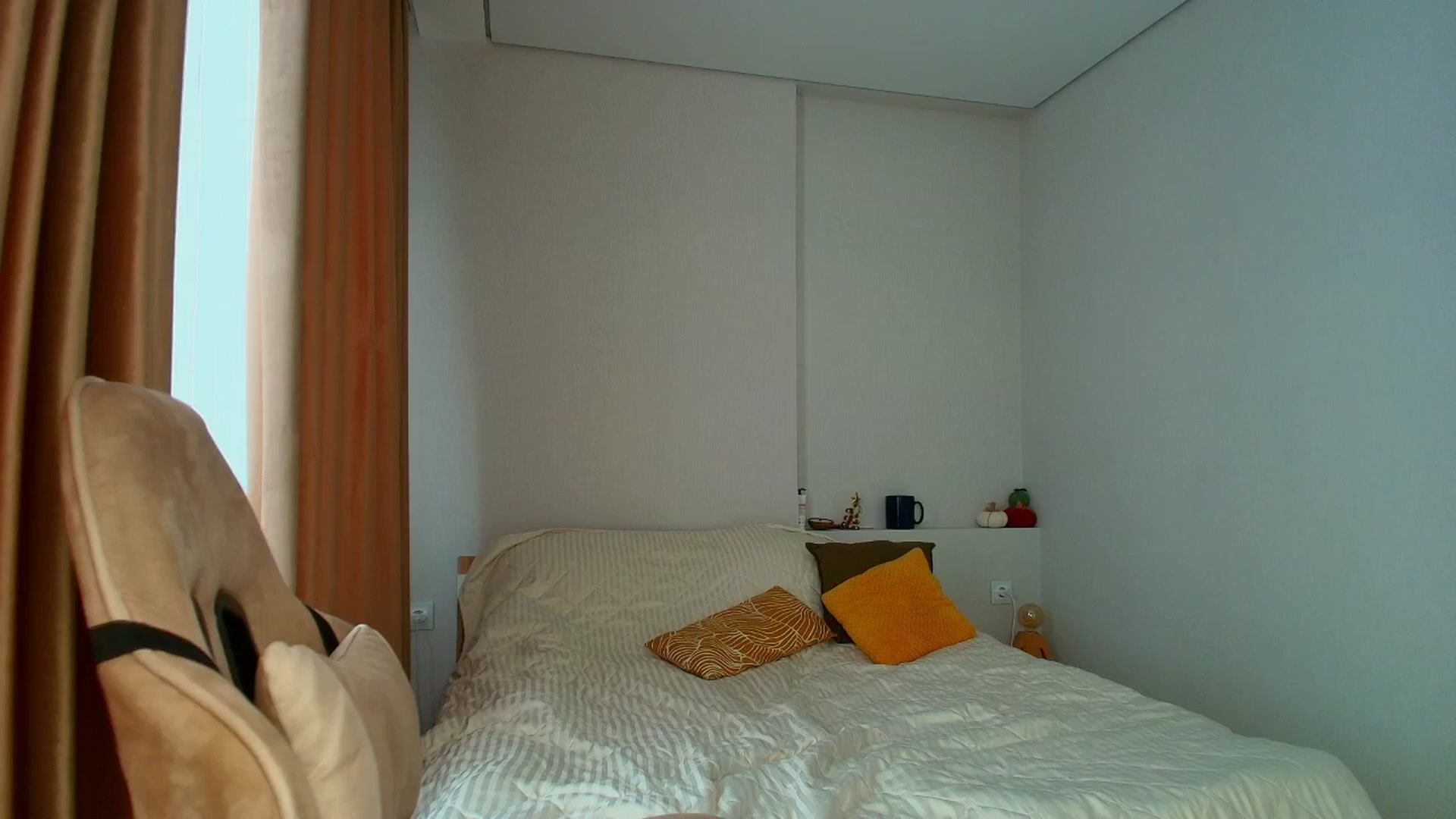 Gallery image thumbnail from Make_my_Luck's myfreecams stream on, 01/15/2026, 10:20 image 12 of 20