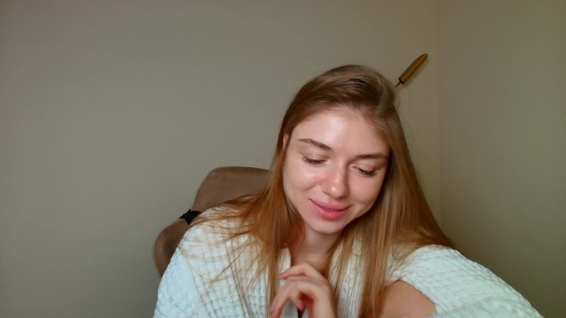 Gallery image thumbnail from Make_my_Luck's myfreecams stream on, 04/01/2026, 10:17 image 7 of 20