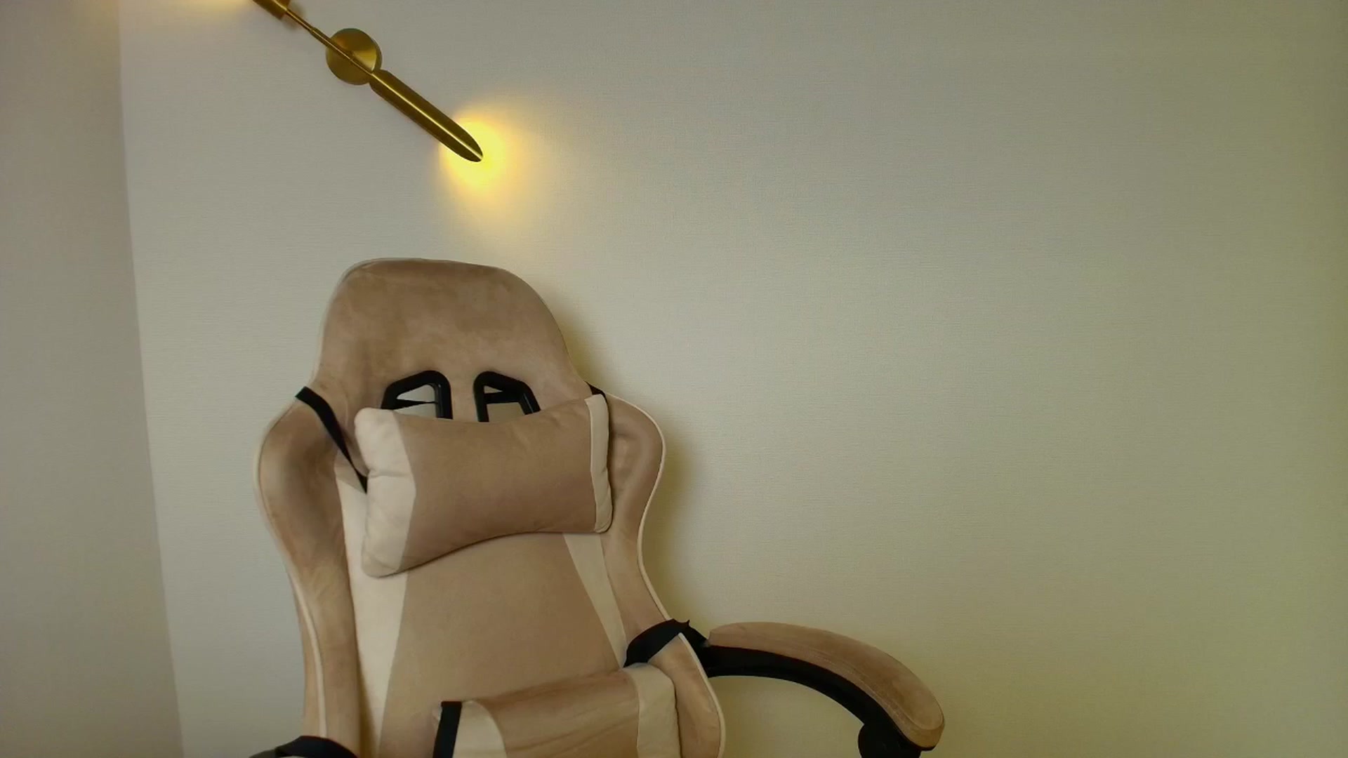 Gallery image thumbnail from Make_my_Luck's myfreecams stream on, 04/19/2026, 11:43 image 16 of 20