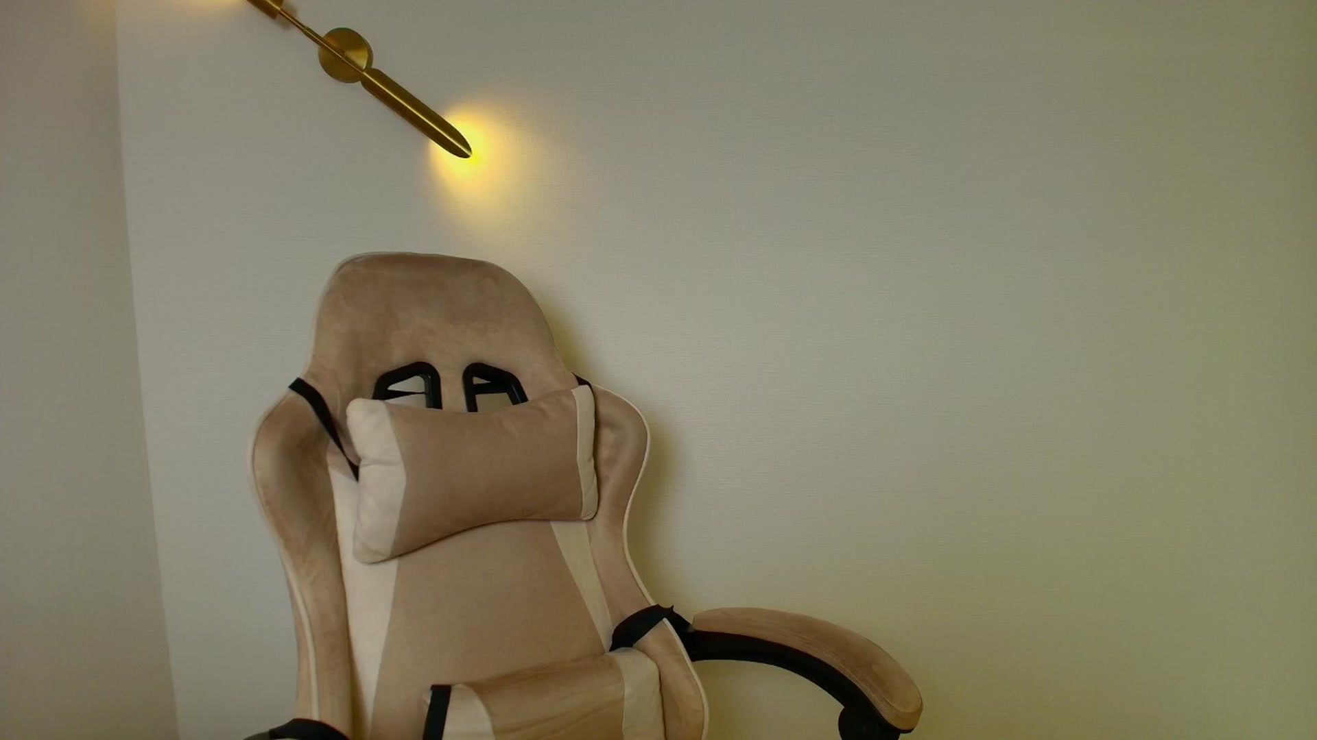Gallery image thumbnail from Make_my_Luck's myfreecams stream on, 04/19/2026, 11:43 image 15 of 20