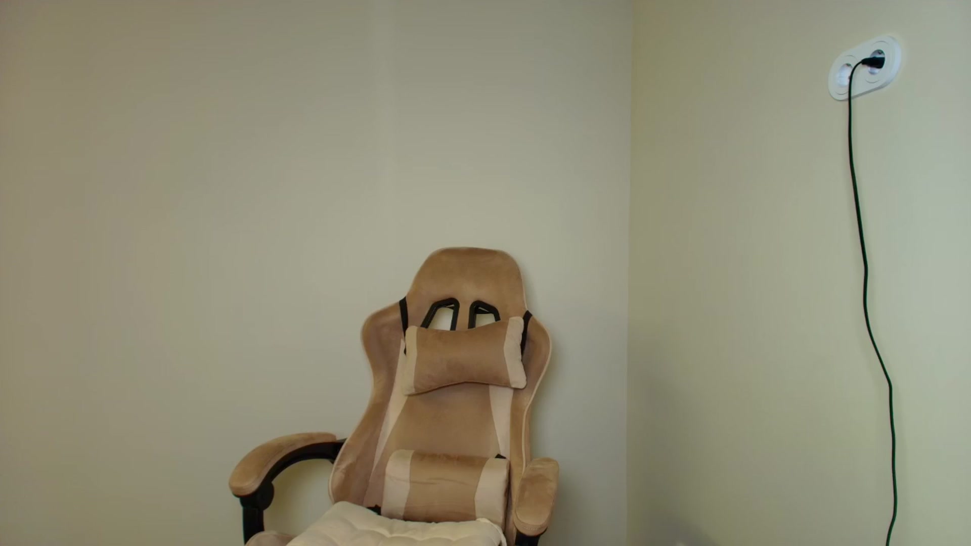 Gallery image thumbnail from Make_my_Luck's myfreecams stream on, 08/30/2026, 09:22 image 16 of 20
