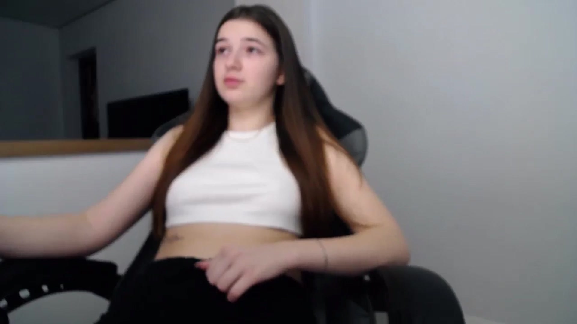 Gallery image thumbnail from MakiimaStar's myfreecams stream on, 12/25/2024, 11:56 image 14 of 20