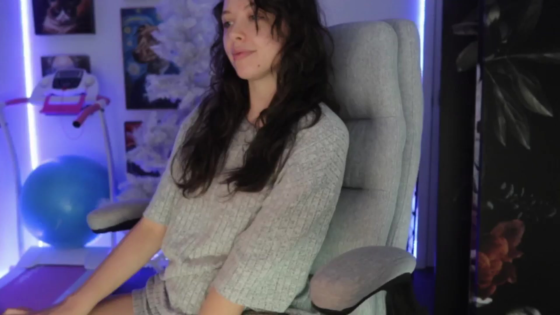 Gallery image thumbnail from MakiyahBelle's myfreecams stream on, 12/26/2024, 11:00 image 17 of 20
