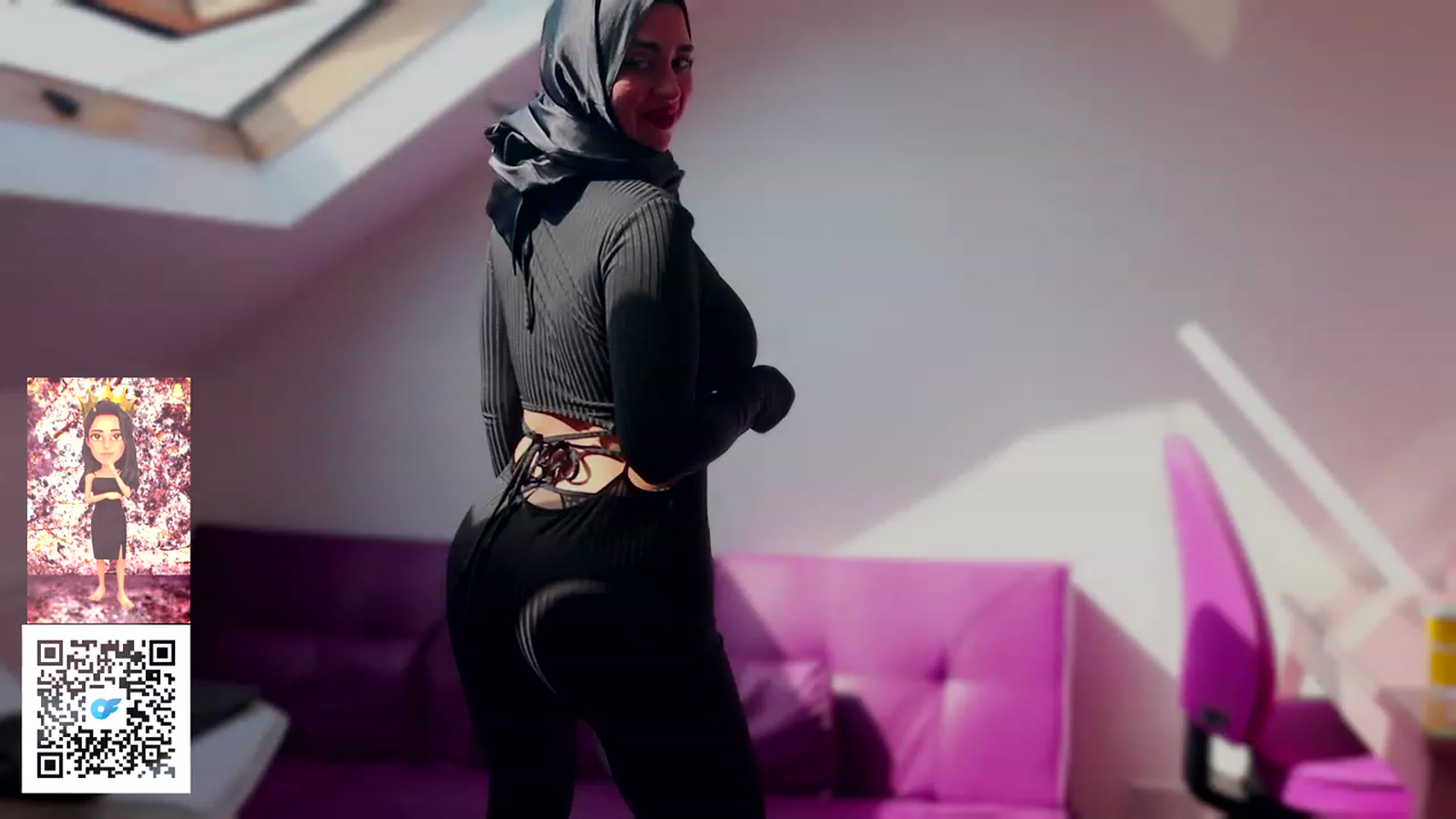 Gallery image thumbnail from Malika33's myfreecams stream on, 06/05/2023, 16:17 image 7 of 20