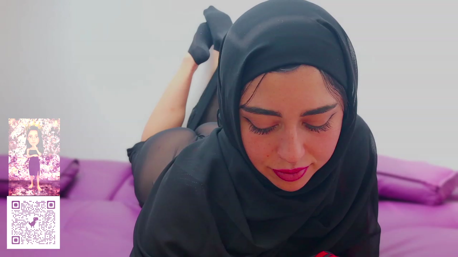 Gallery image thumbnail from Malika33's myfreecams stream on, 06/19/2023, 16:37 image 10 of 20